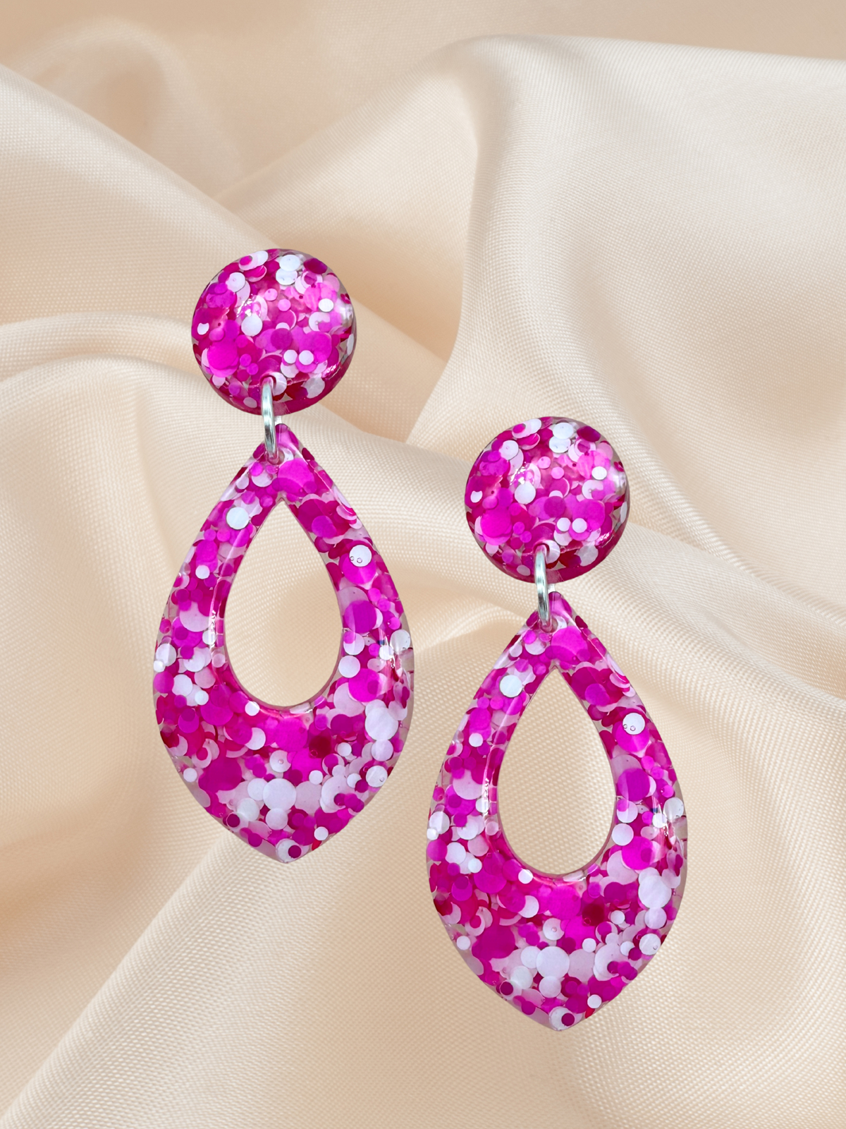 Large Feature Teardrop Dangle Flamingo Confetti