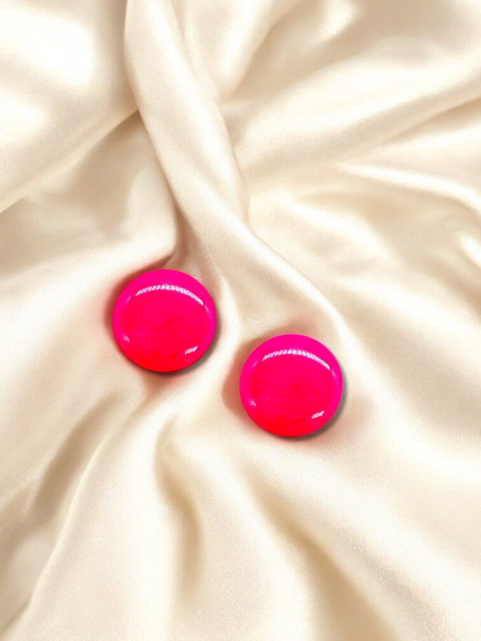 1.5cm Studs Hot Pink Pop