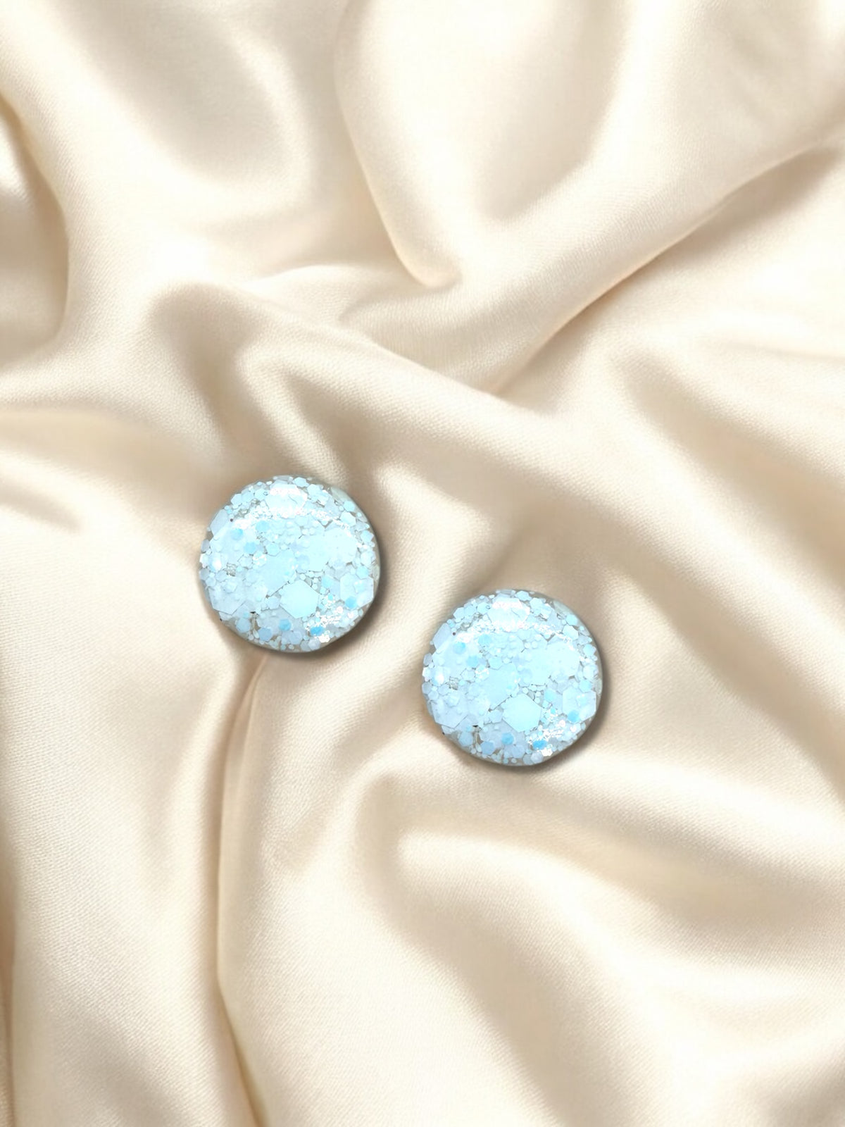 1.5cm Studs Pearl White