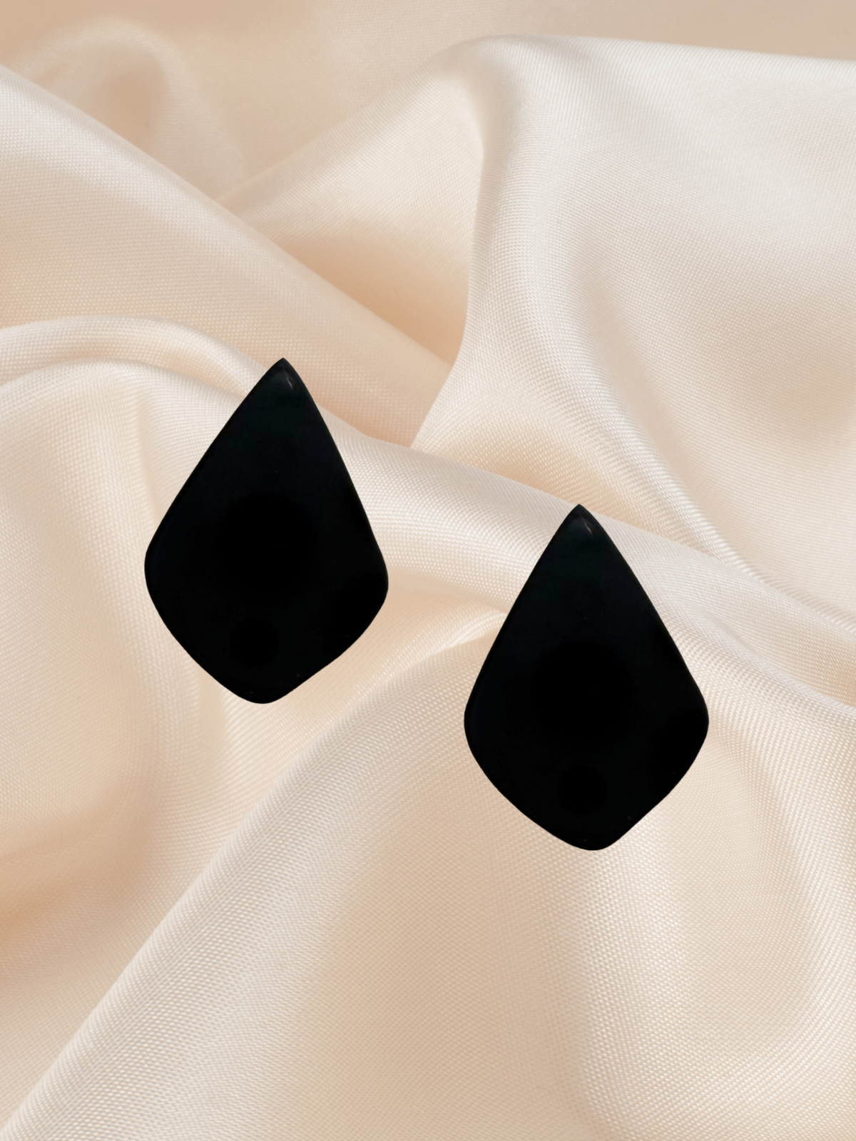 MAXI Acrylic Stud Onyx Edge