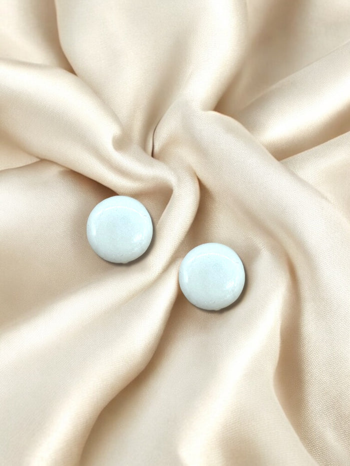 1.5cm Studs White