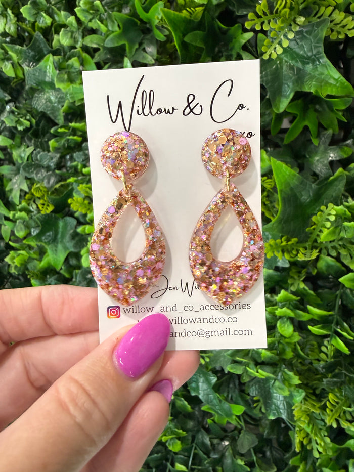 Feature Teardrop Dangle Caramel Fudge