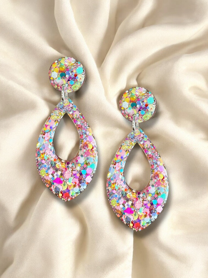 Large Feature Teardrop Dangle Spring Spritz