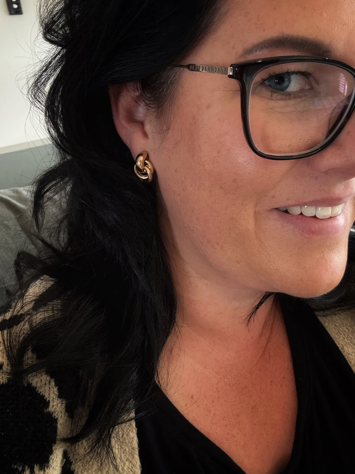 Loop Knot Stud Gold