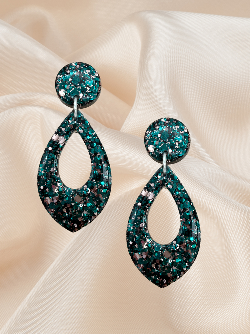 Large Feature Teardrop Dangle Jaded