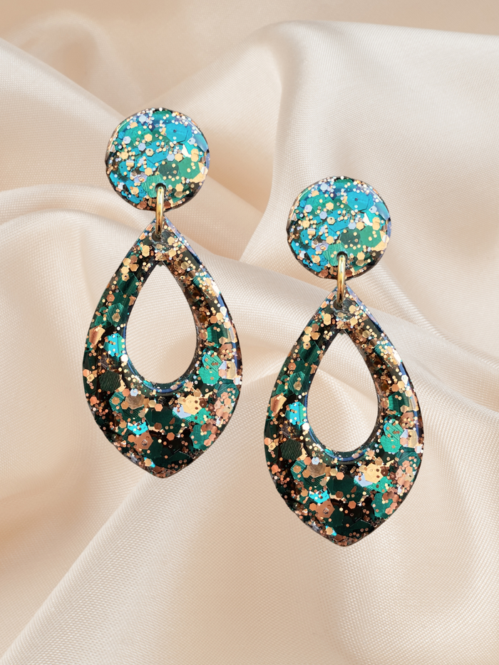 Feature Teardrop Dangle Velvet Evergreen