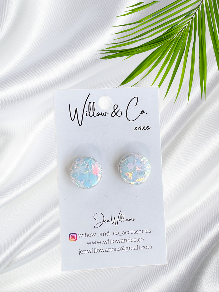 1.5cm Studs Pearl White
