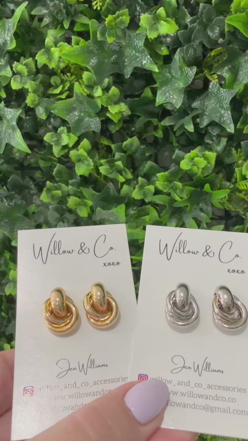 Loop Knot Stud Gold